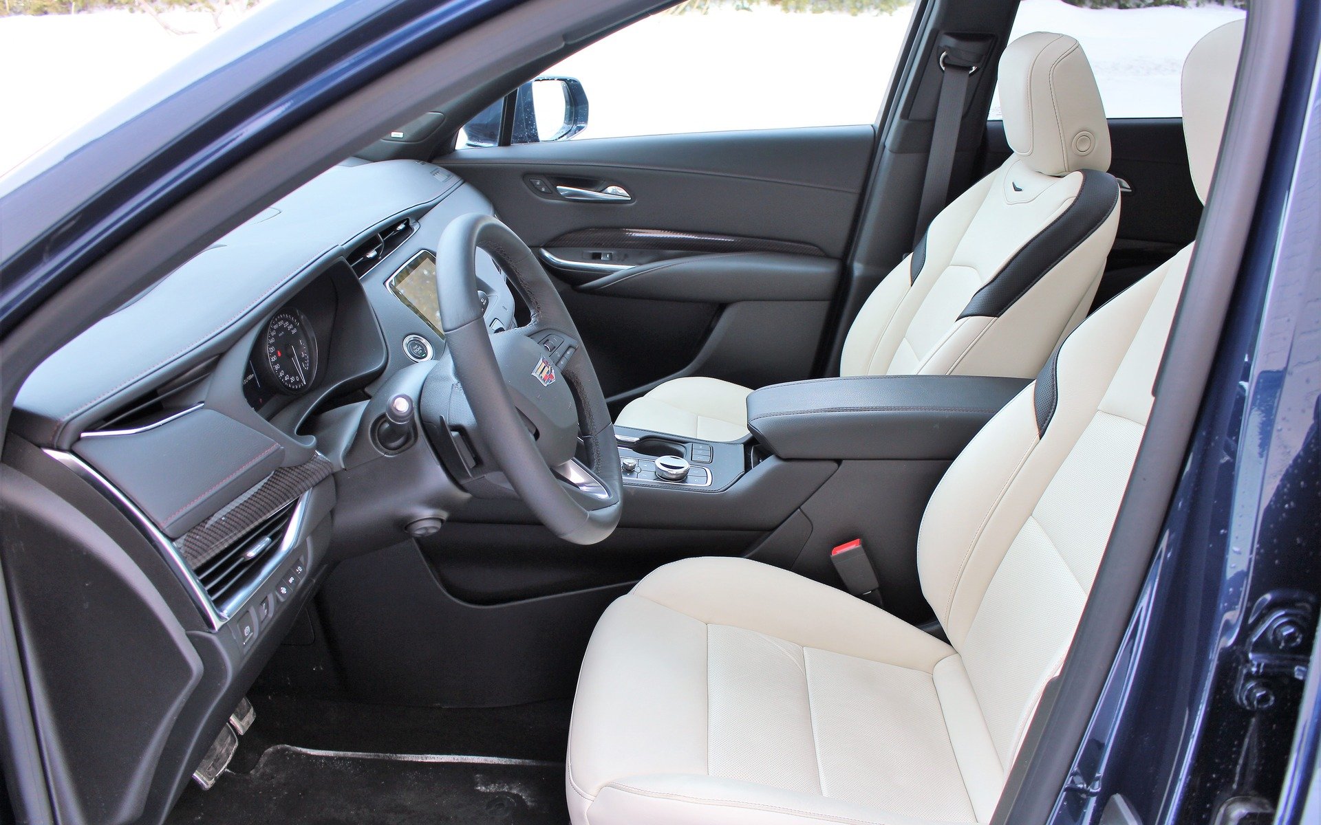 بررسی خودرو کادیلاک