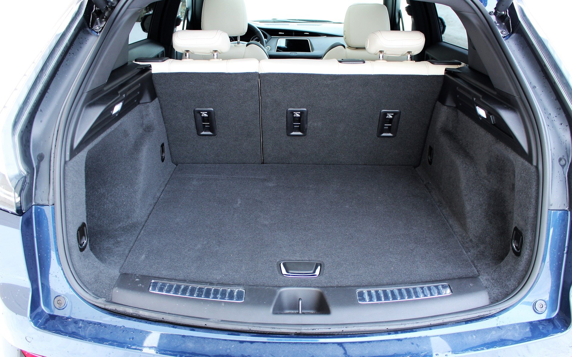 بررسی خودرو کادیلاک