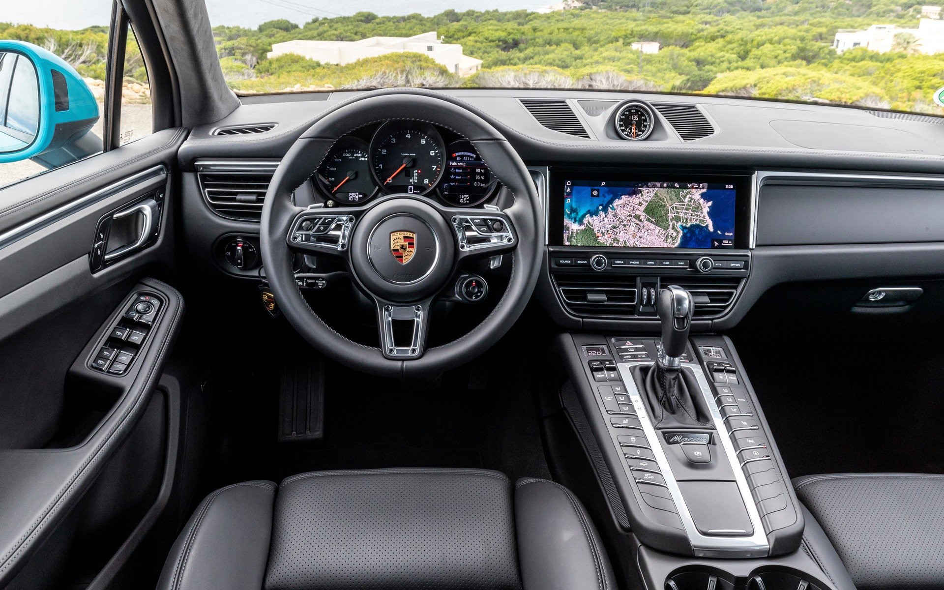 ۱۰ خودرو با بزرگترین نمایشگر