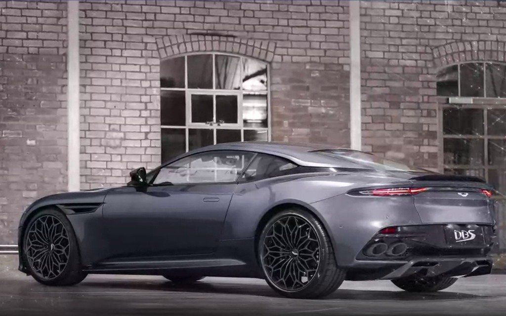 خرید آستون مارتین جیمز باند