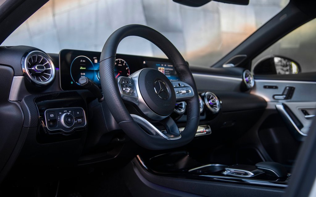 مرسدس بنز A220 ، خودرو لوکس کوچک