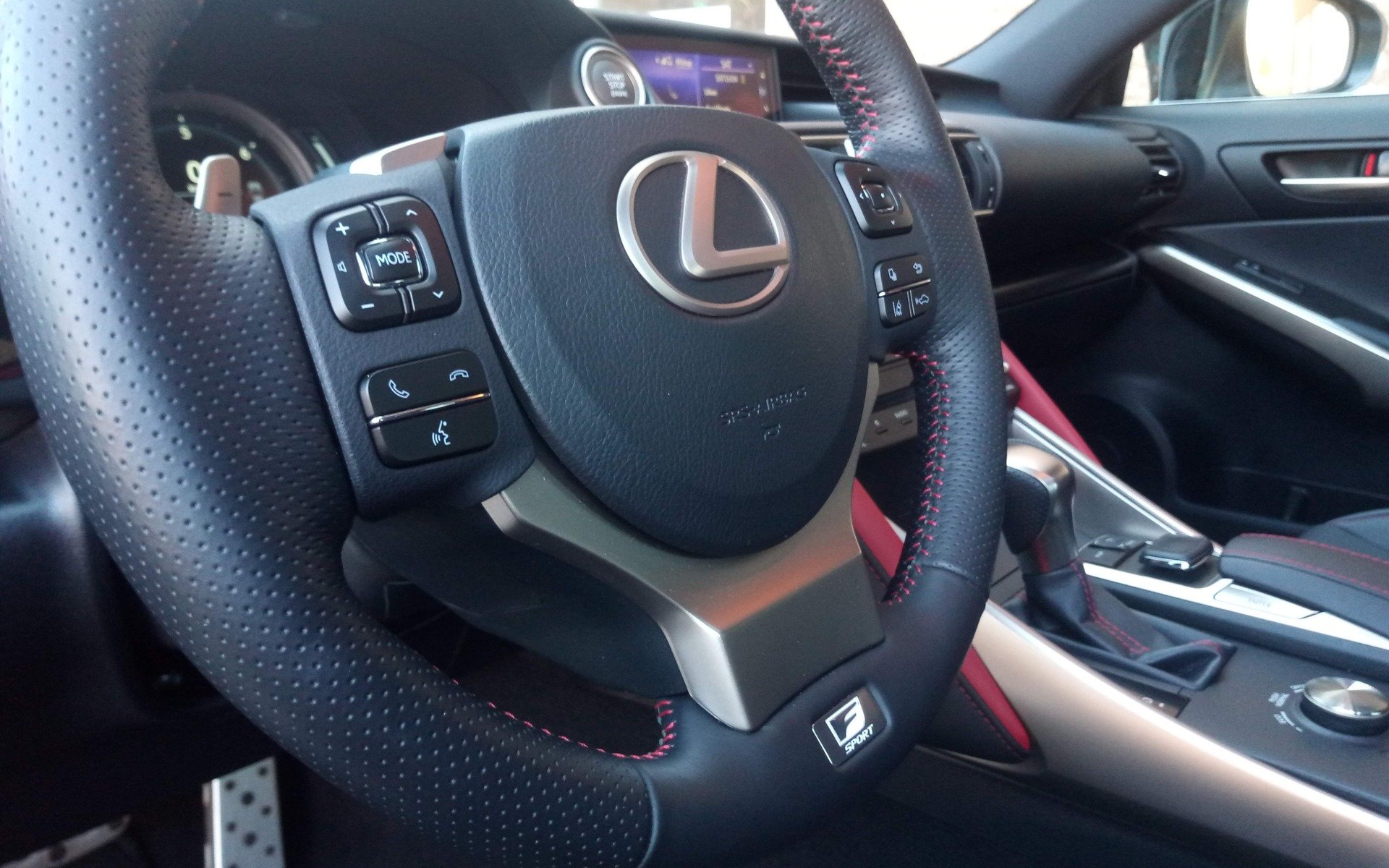 بررسی خودرو لکسوس IS300 2019