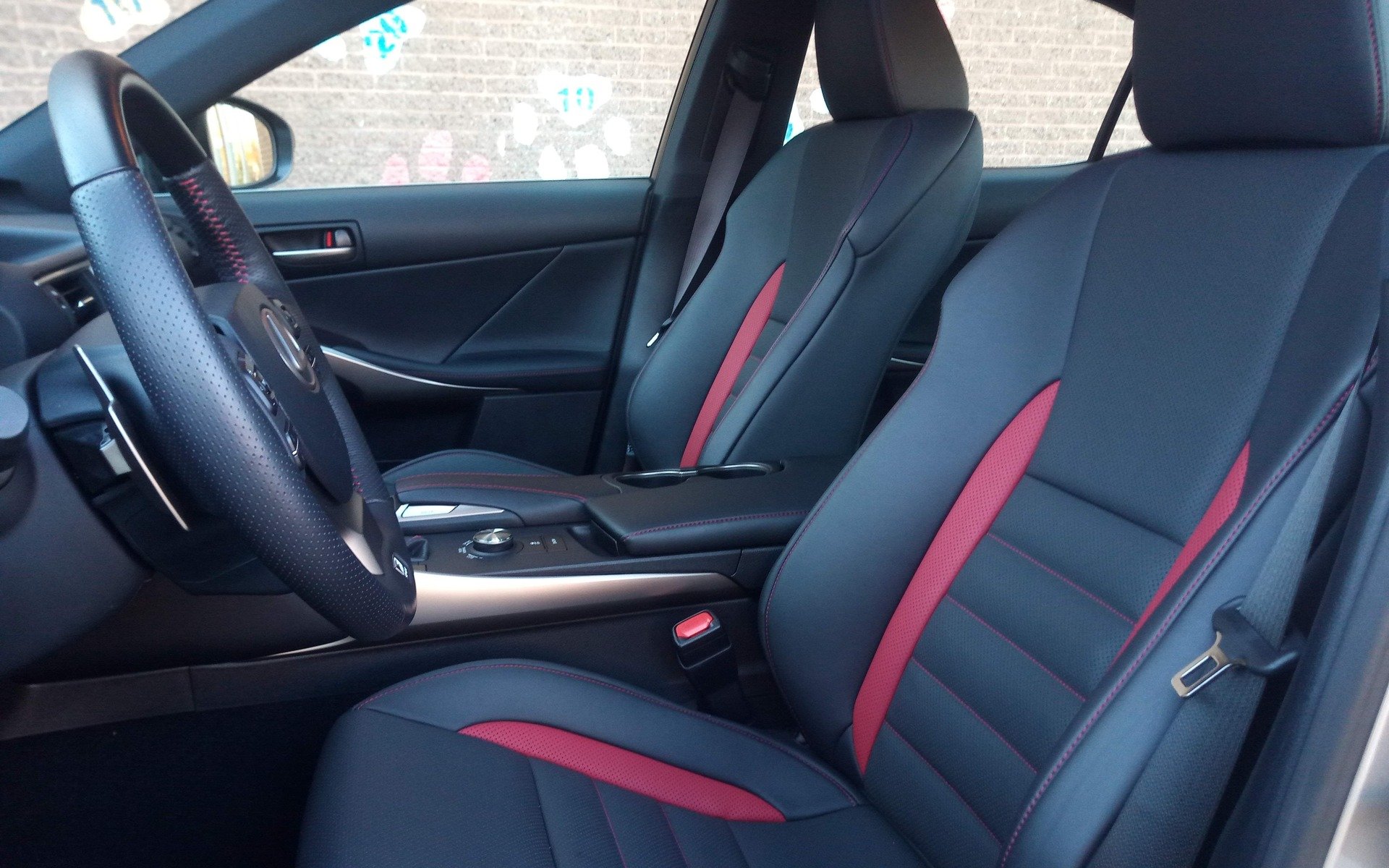 بررسی خودرو لکسوس IS300 2019