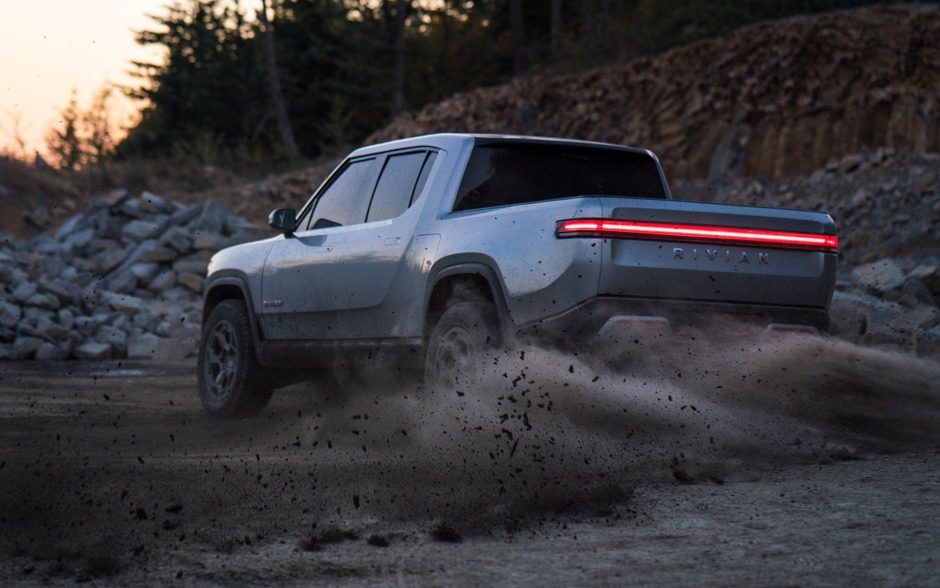 ریویان، خودرویی با قدرت تانک