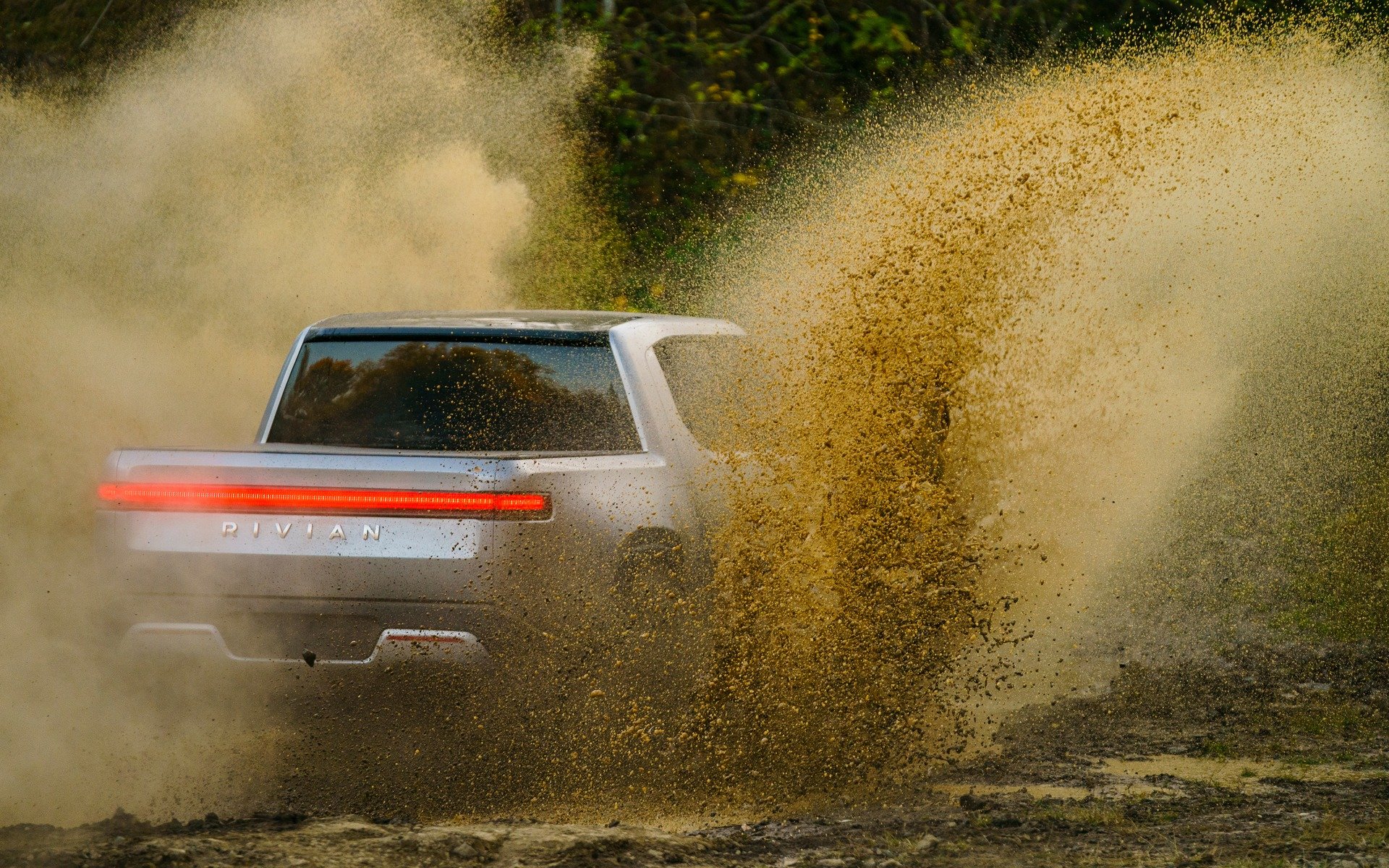 ریویان، خودرویی با قدرت تانک