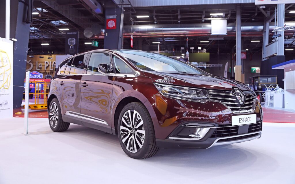 زیباترین خودرو ها در نمایشگاه خودرو های قدیمی فرانسه