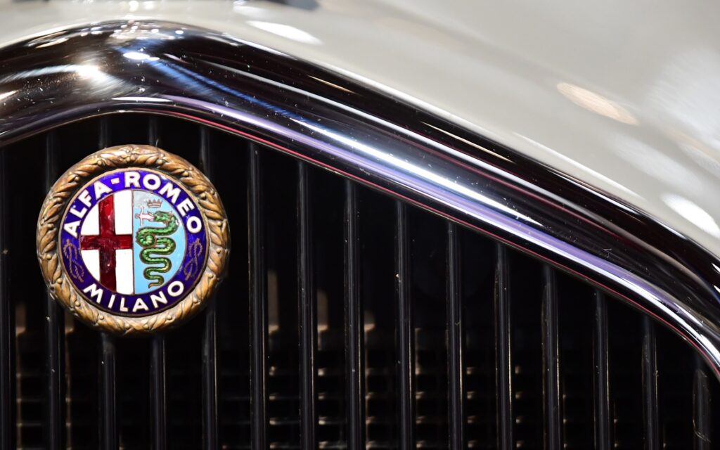 زیباترین خودرو ها در نمایشگاه خودرو های قدیمی فرانسه