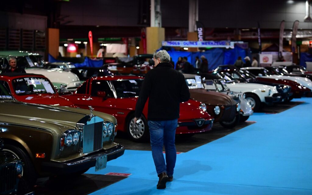 زیباترین خودرو ها در نمایشگاه خودرو های قدیمی فرانسه