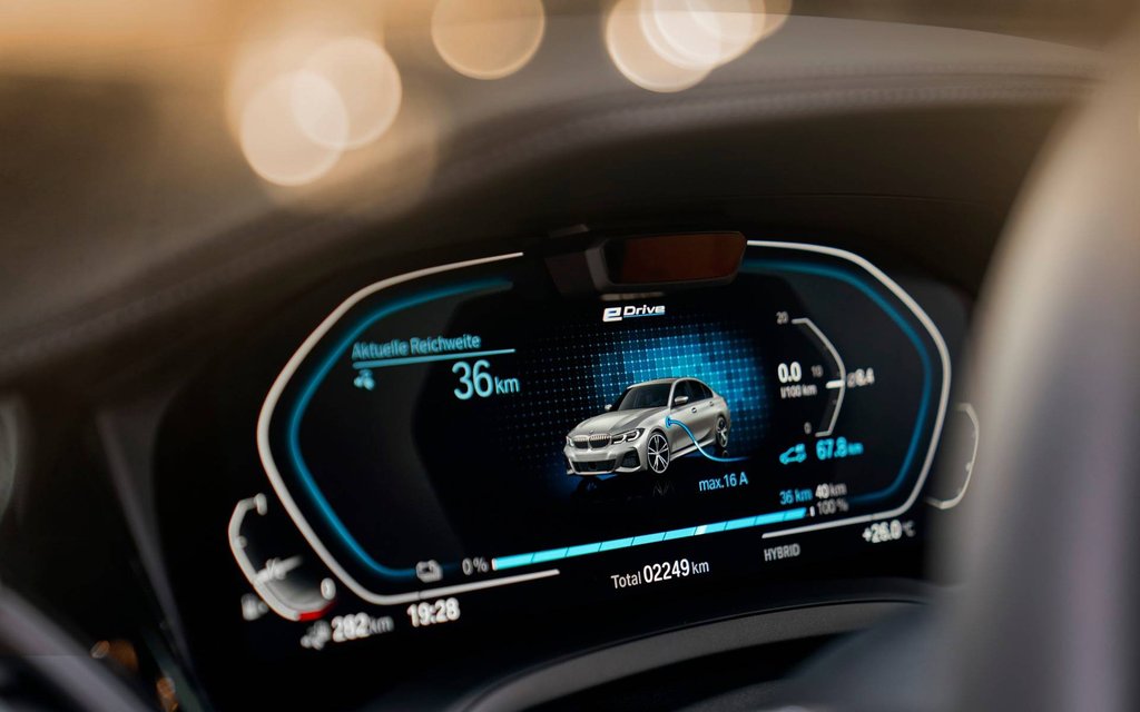 مشخصات و قیمت خودرو جدید BMW 330e