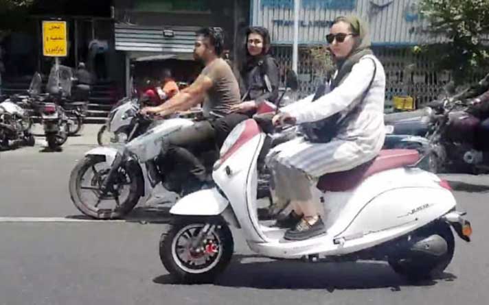 گواهینامه موتورسیکلت بانوان