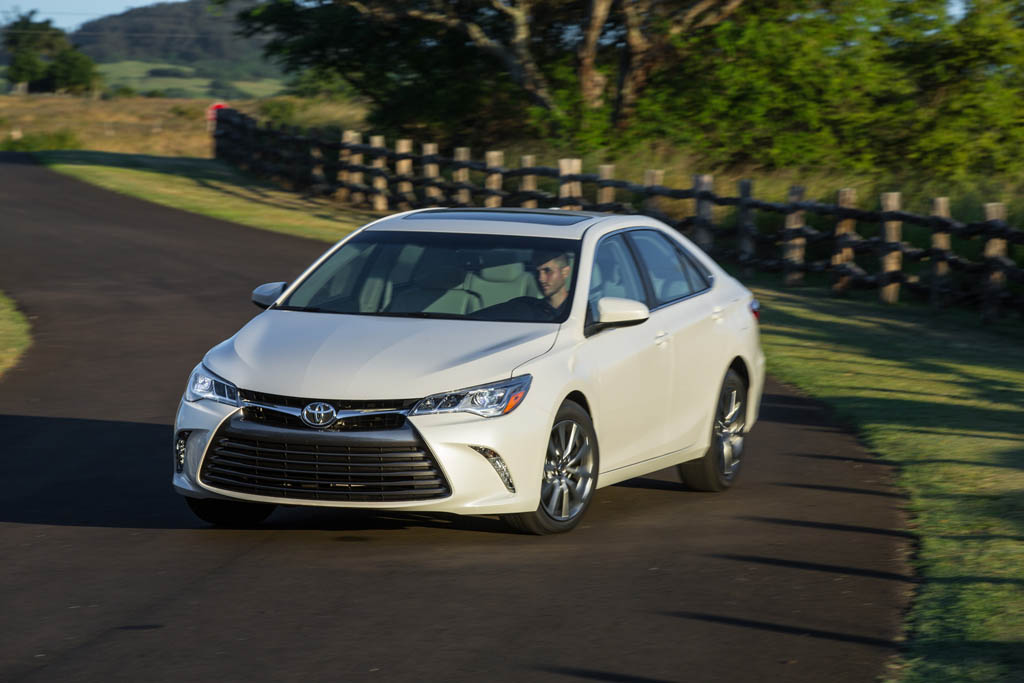 تویوتا کمری هیبرید