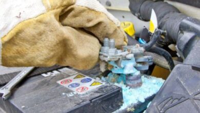 دلایل سولفاته شدن سر باتری و روش صحیح تمیز کردن آن